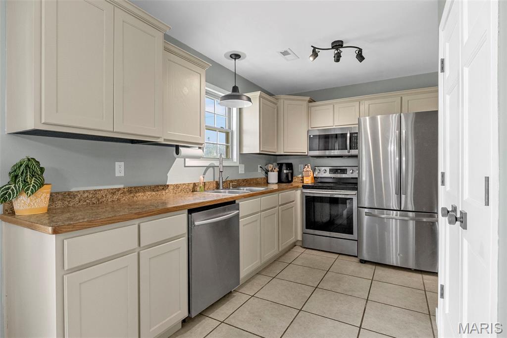 501 W 7th Street