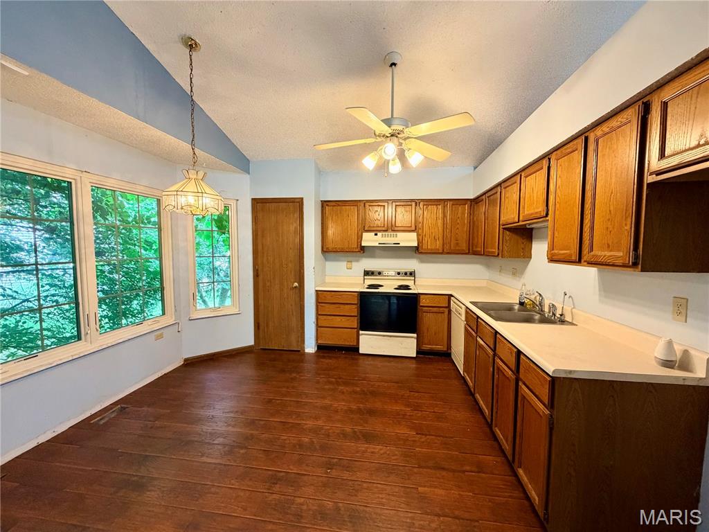 2211 Alexandria Court