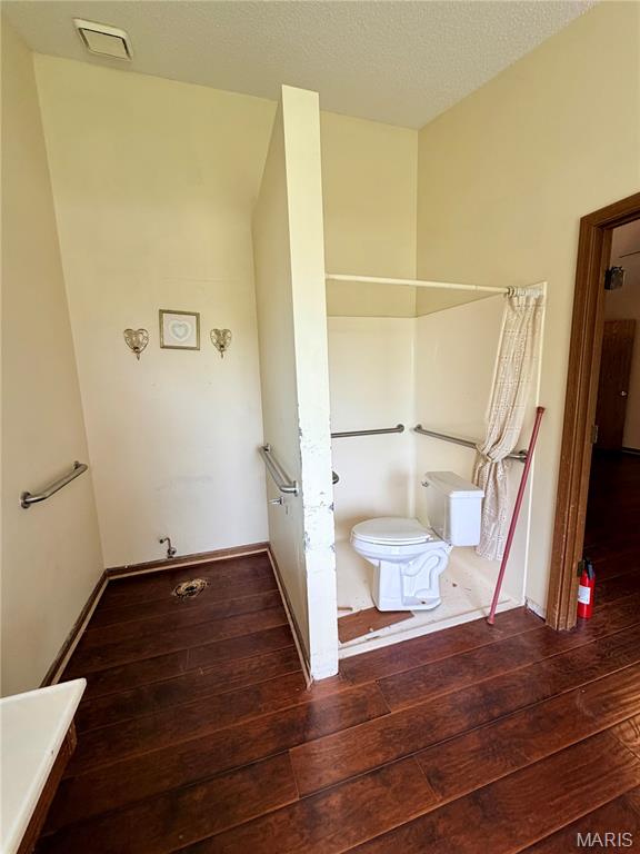 2211 Alexandria Court