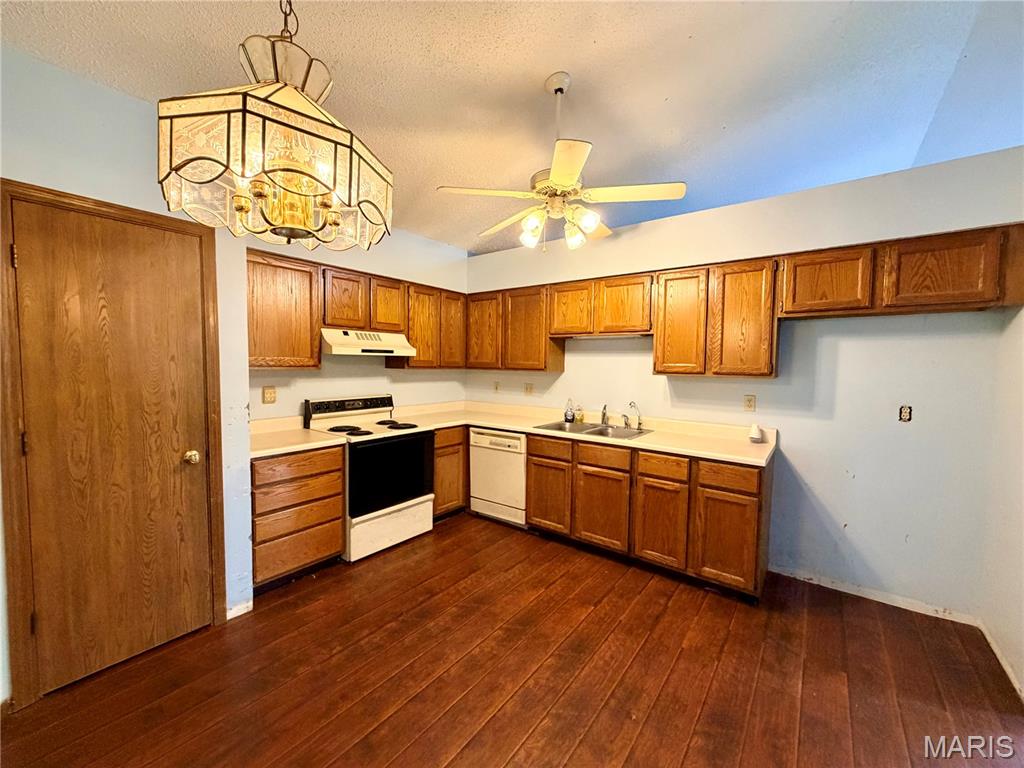 2211 Alexandria Court