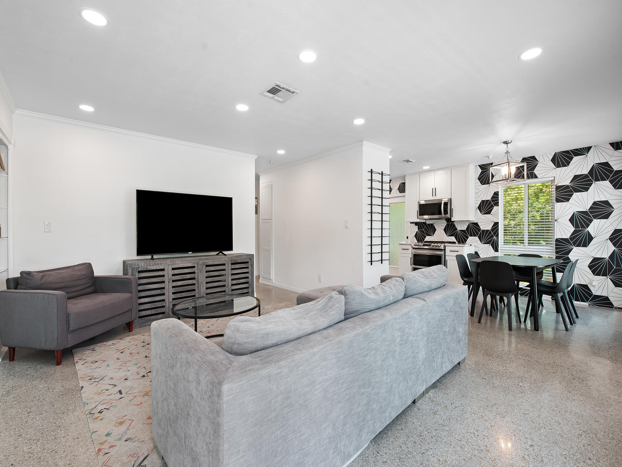657 NW 30th Court