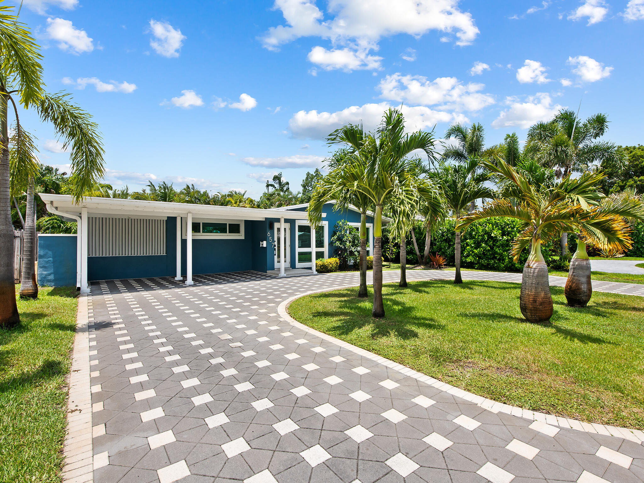 657 NW 30th Court