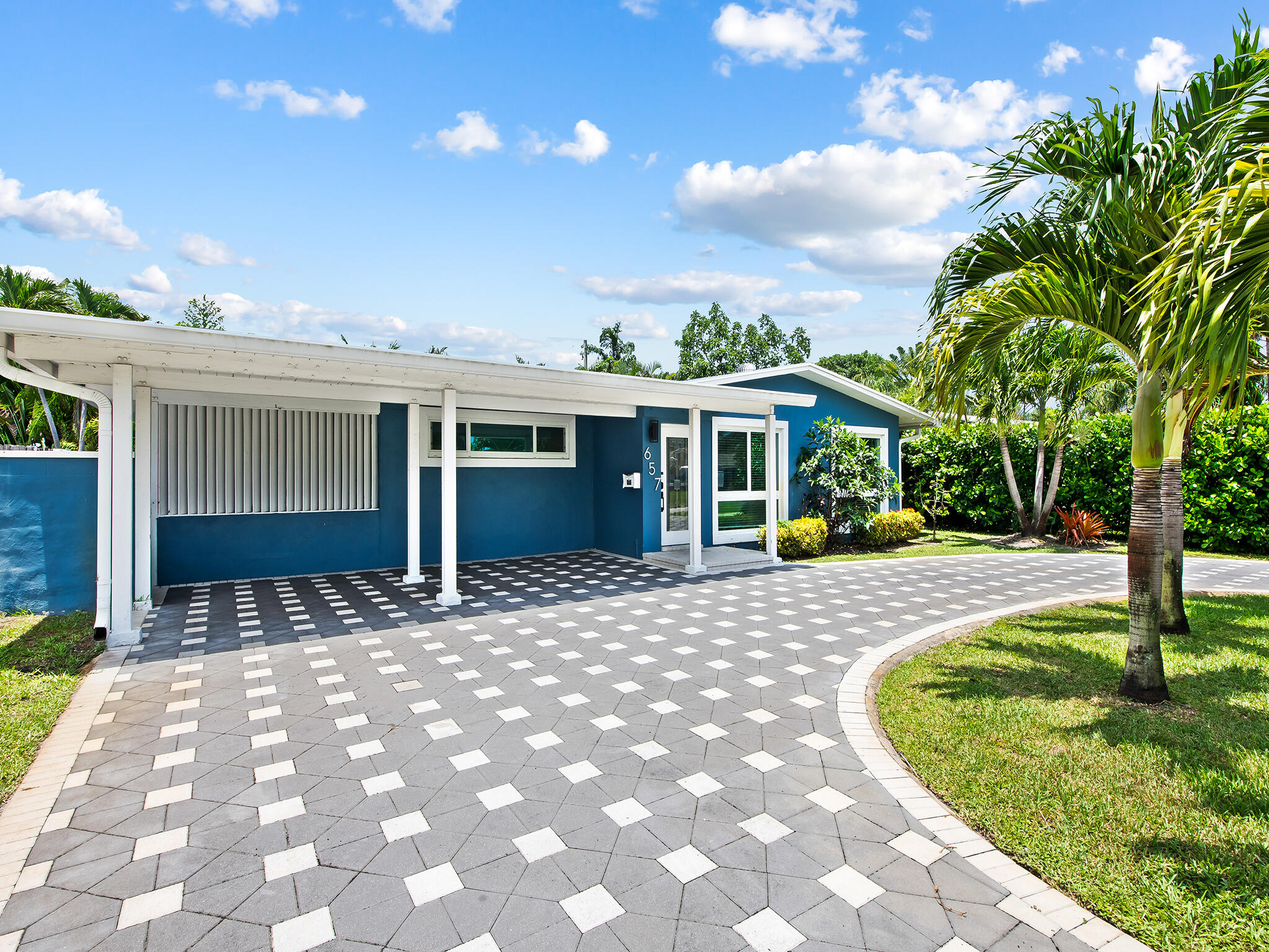 657 NW 30th Court