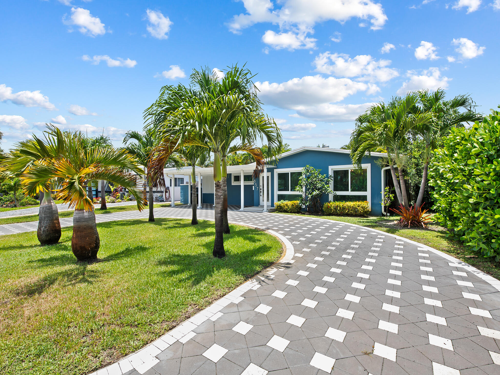 657 NW 30th Court
