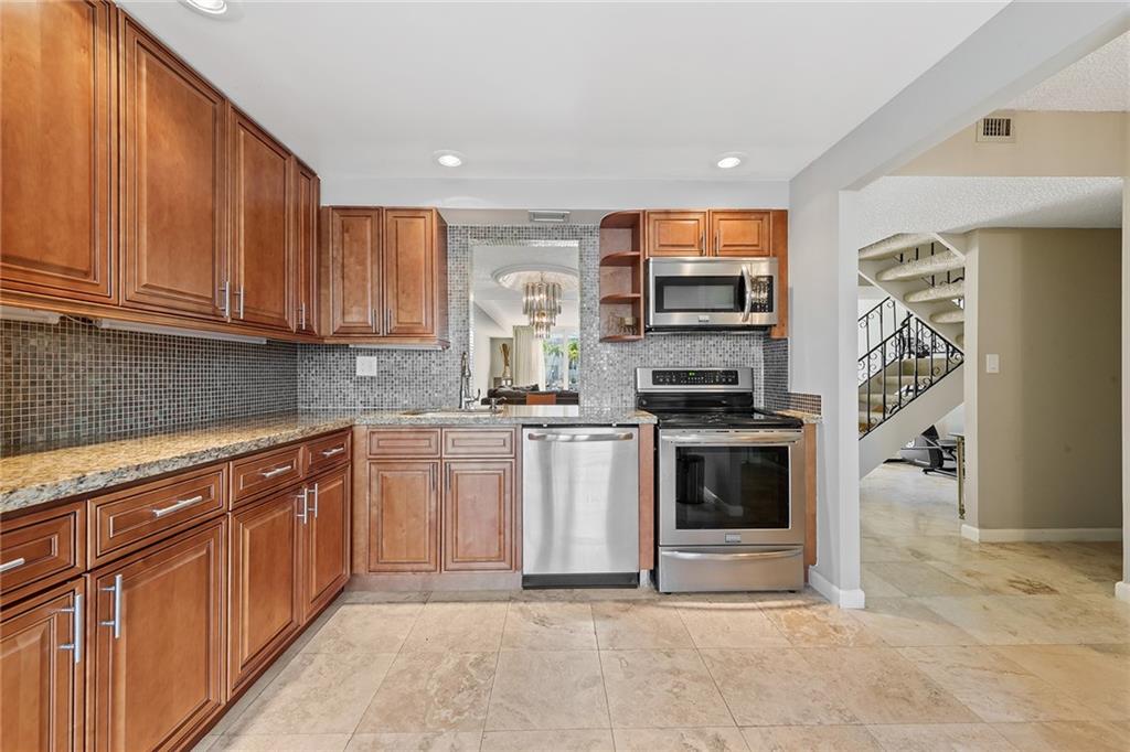 820 NE 25th Avenue Unit: 67