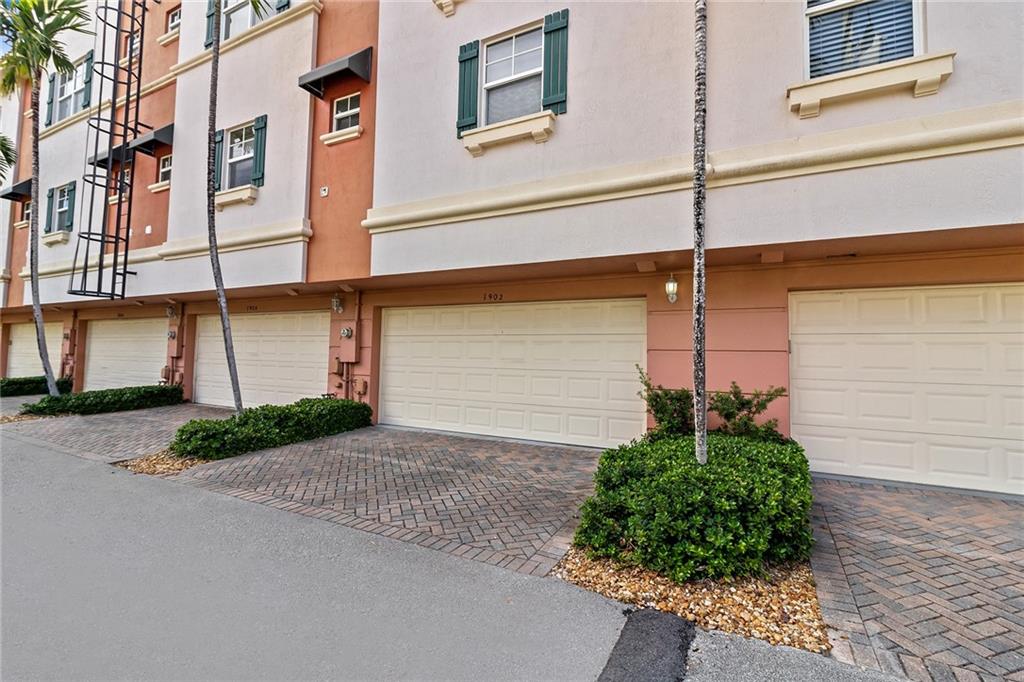 1033 NE 17th Way Unit: 1902