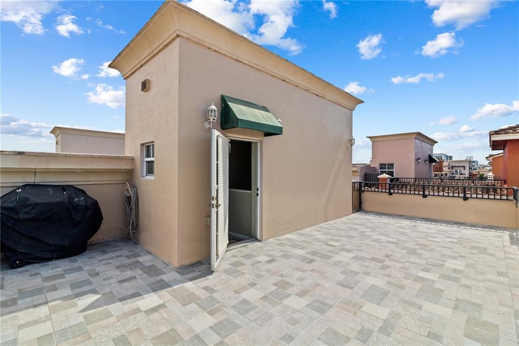 1033 NE 17th Way Unit: 1902