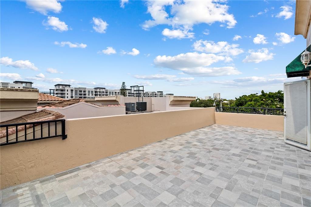 1033 NE 17th Way Unit: 1902