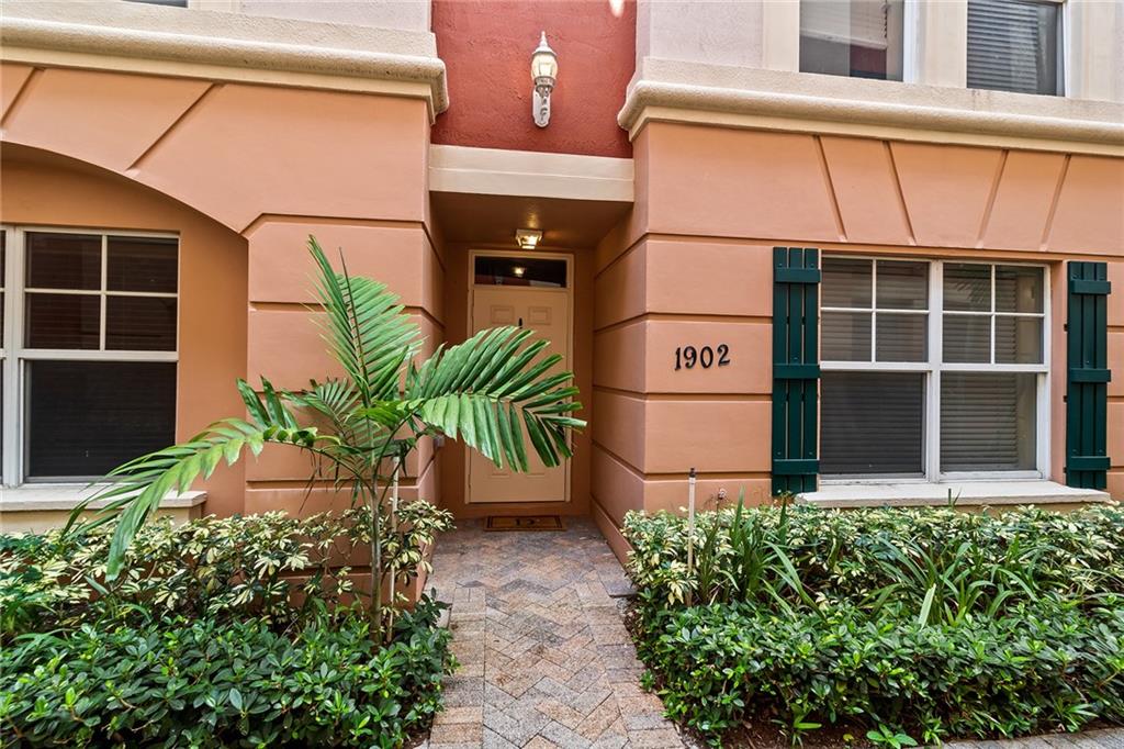1033 NE 17th Way Unit: 1902