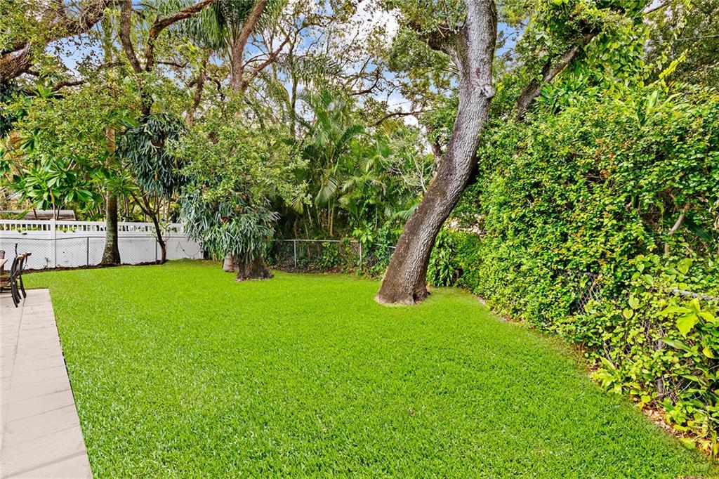 1437 SW 19TH AVE
