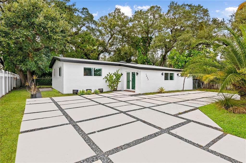 1437 SW 19TH AVE