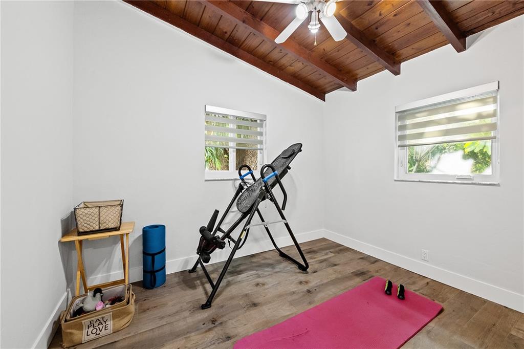 1437 SW 19TH AVE