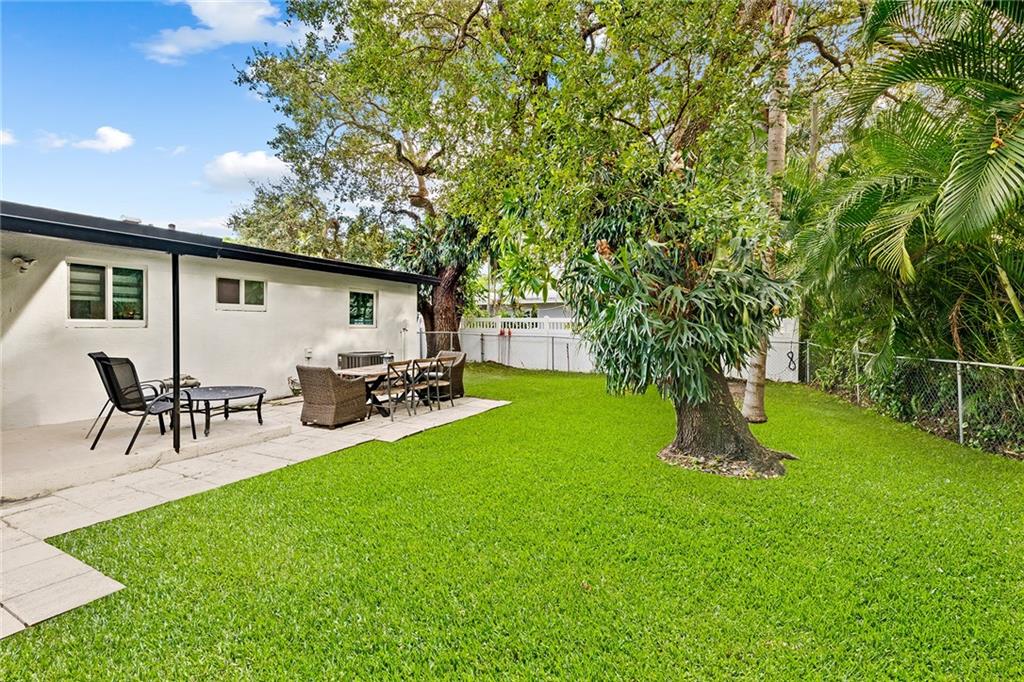 1437 SW 19TH AVE