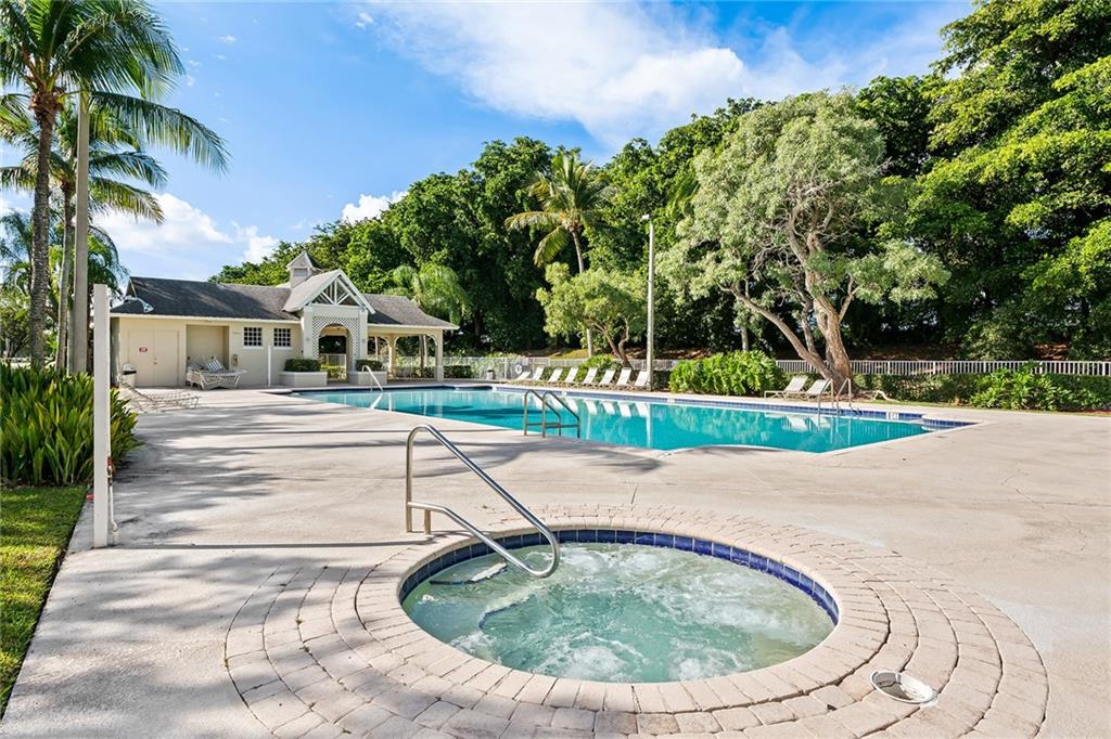 7812 Dixie Beach Cir Unit: 7812
