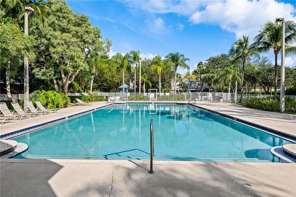 7812 Dixie Beach Cir Unit: 7812