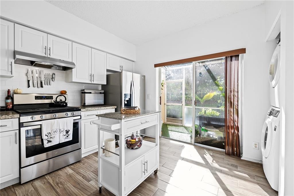 7812 Dixie Beach Cir Unit: 7812