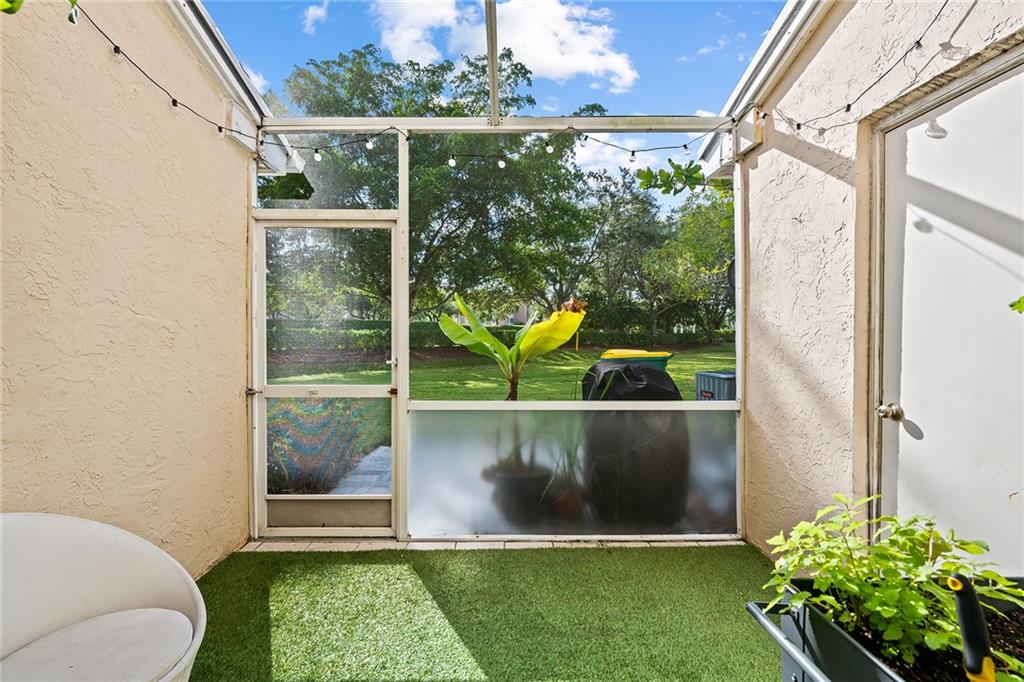 7812 Dixie Beach Cir Unit: 7812