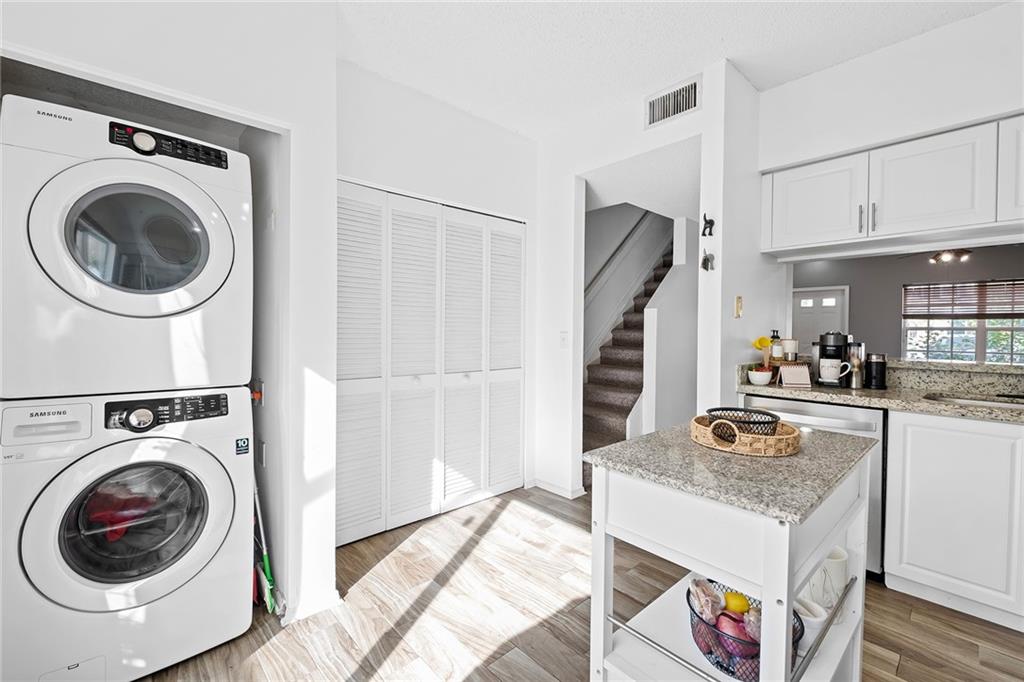 7812 Dixie Beach Cir Unit: 7812