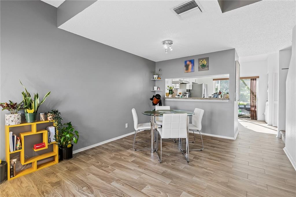 7812 Dixie Beach Cir Unit: 7812