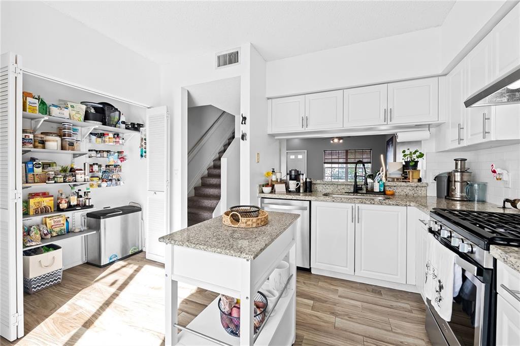 7812 Dixie Beach Cir Unit: 7812