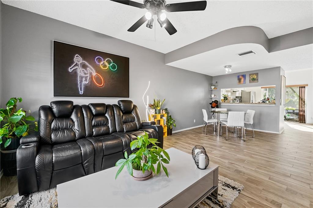 7812 Dixie Beach Cir Unit: 7812