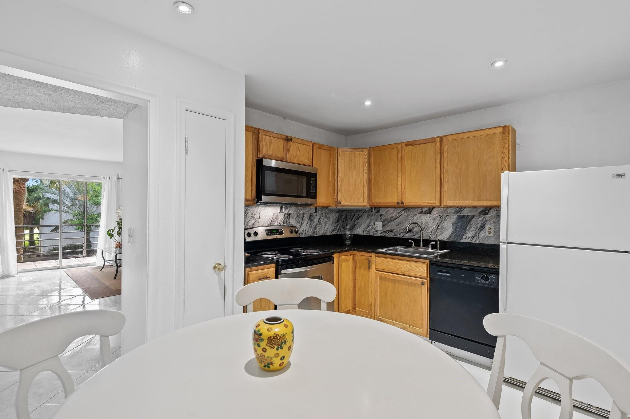 4770 NW 21st St Unit: 211