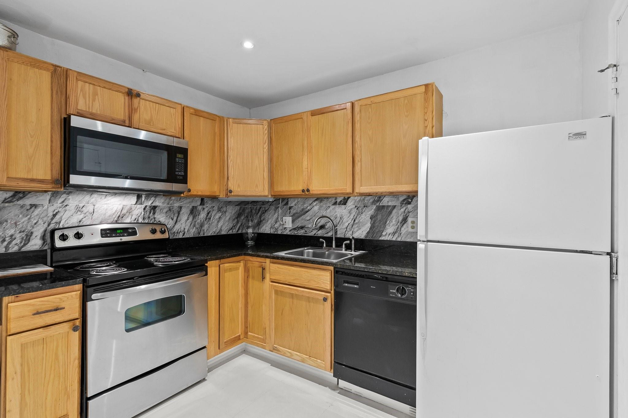 4770 NW 21st St Unit: 211