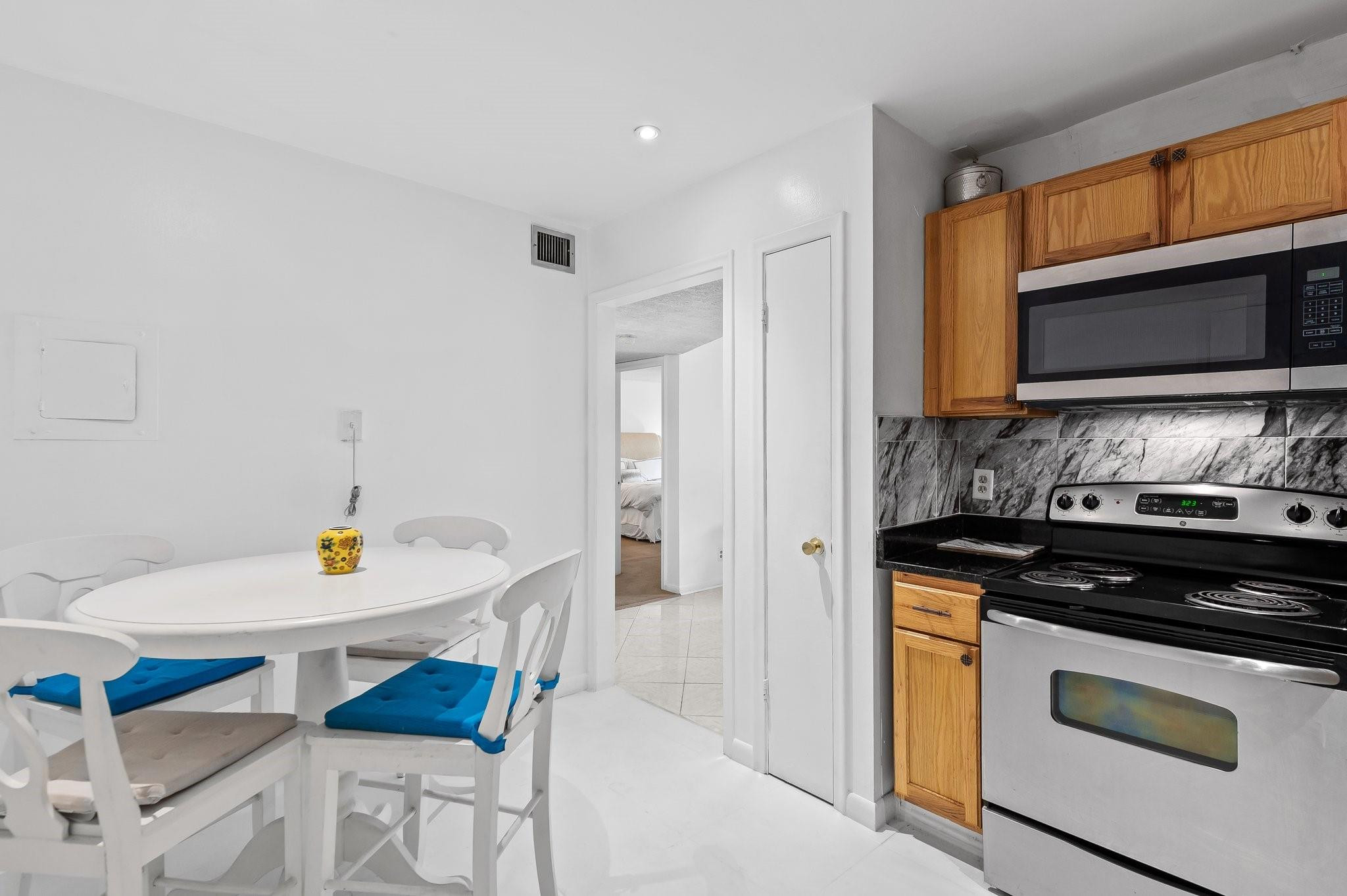 4770 NW 21st St Unit: 211