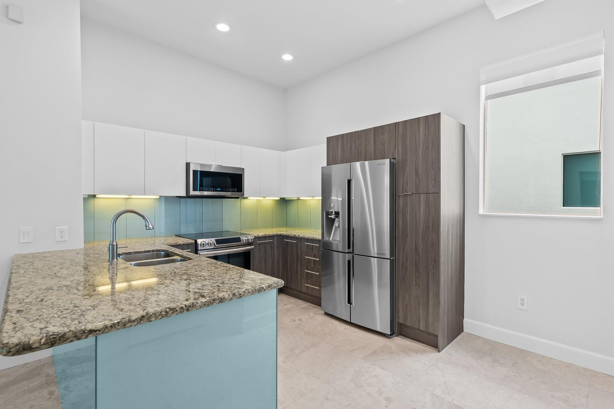 731 NE 4th Ave