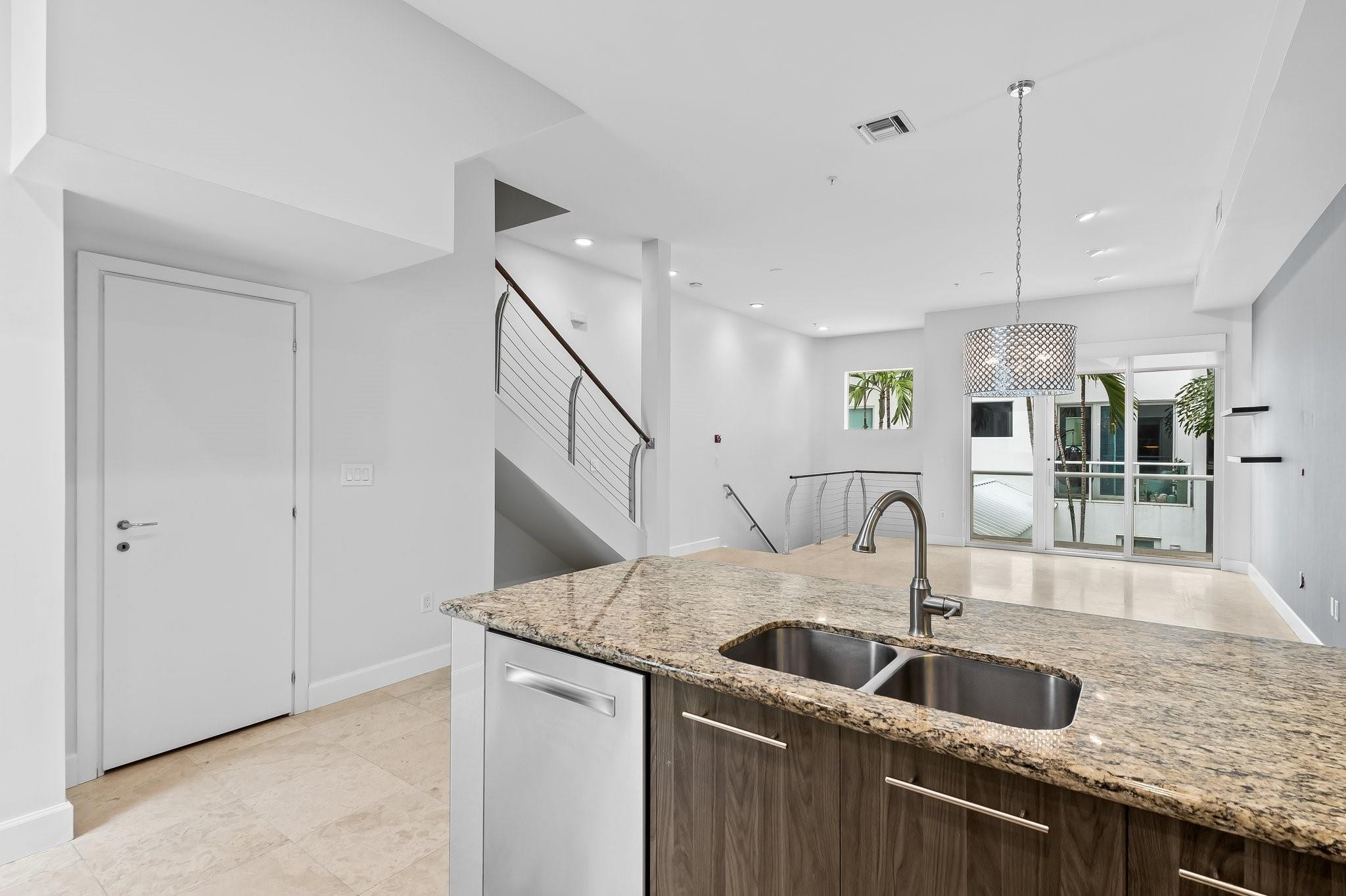731 NE 4th Ave
