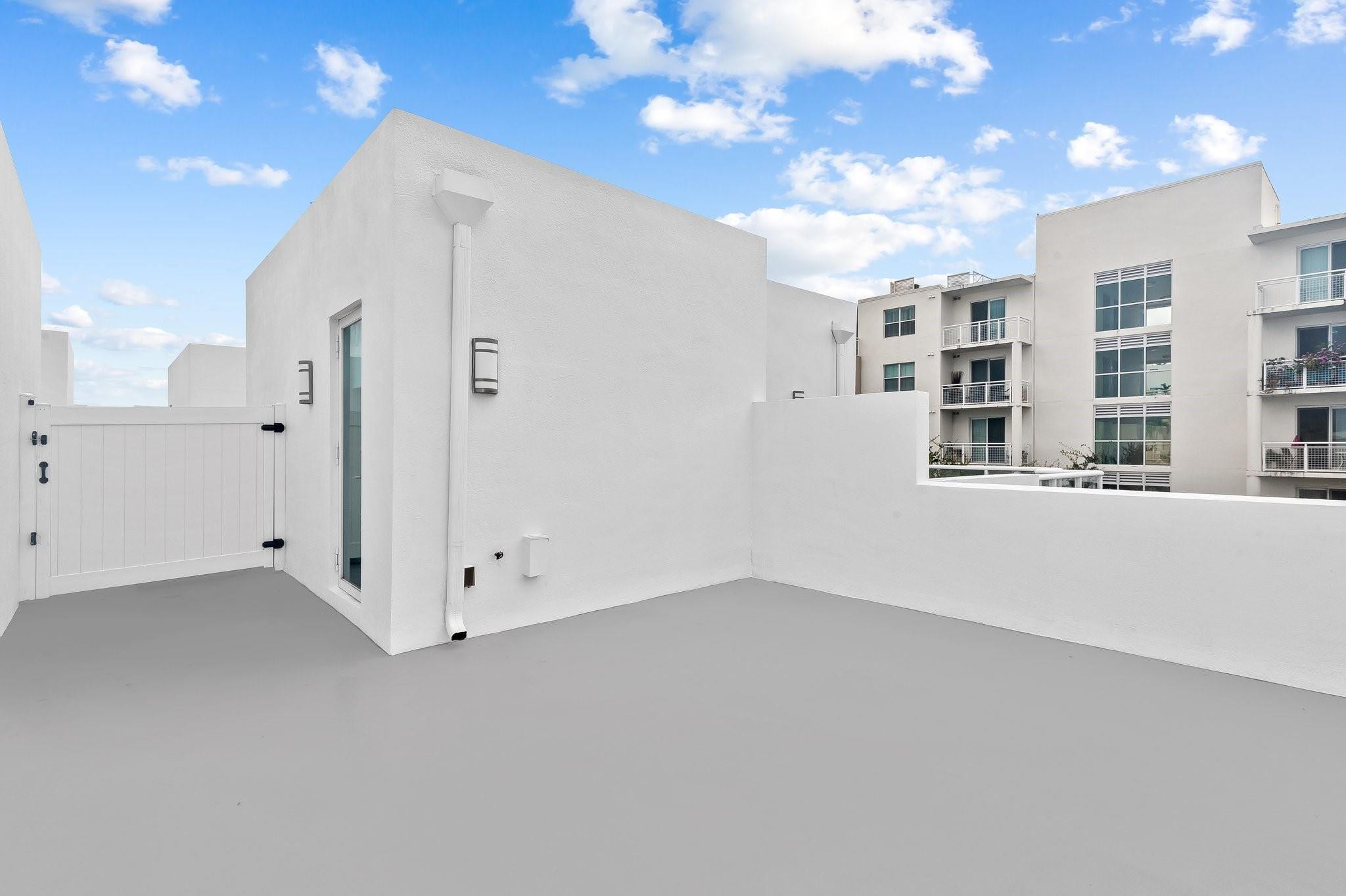 731 NE 4th Ave