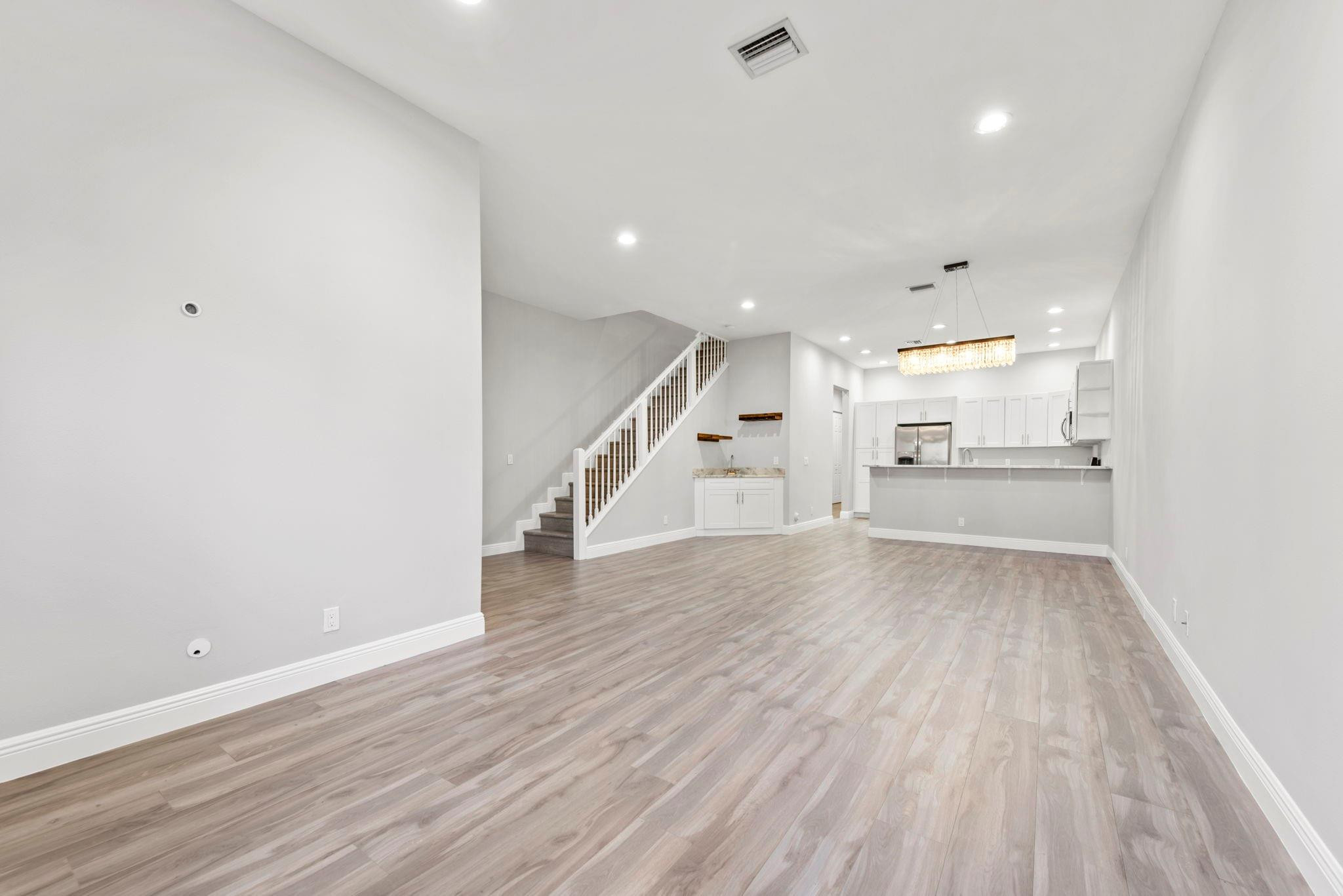 919 NE 17th Way 919