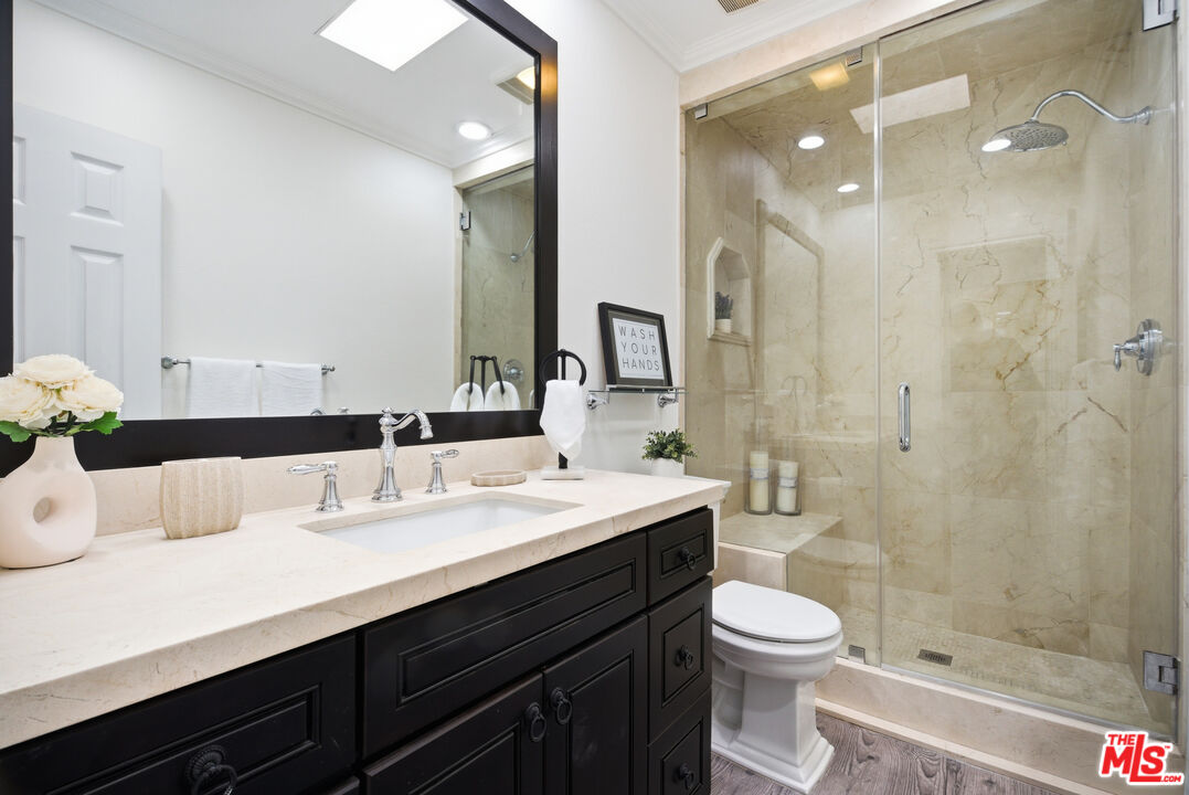 1337 Berkeley St Unit: 6