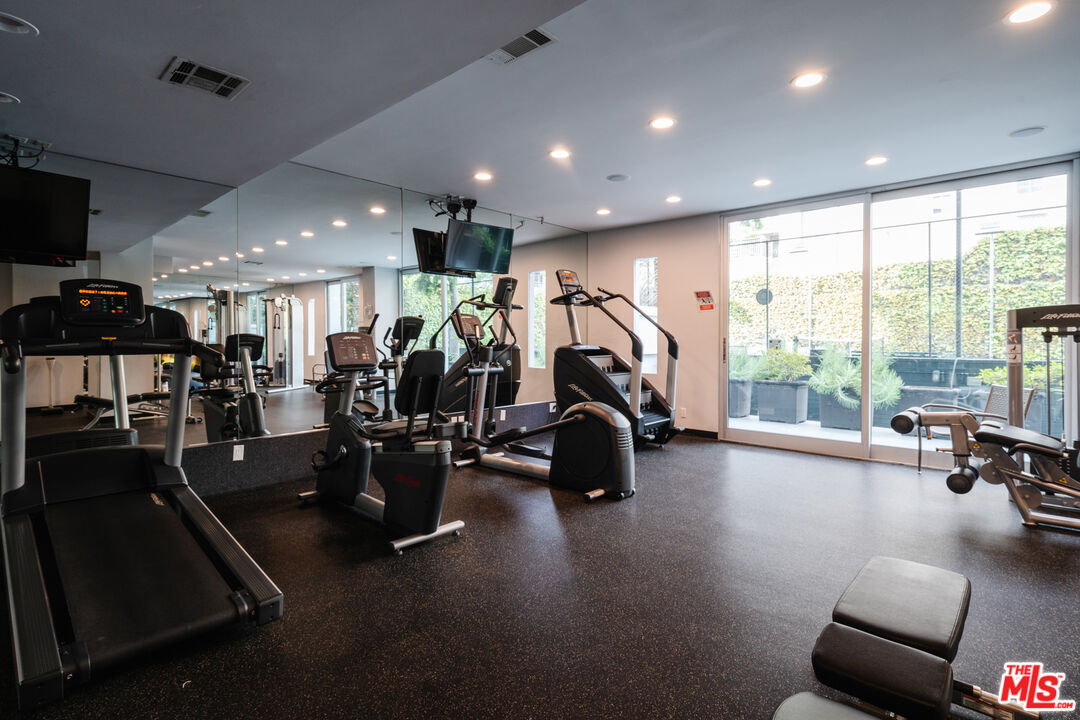 1100 Alta Loma Rd Unit: 1405