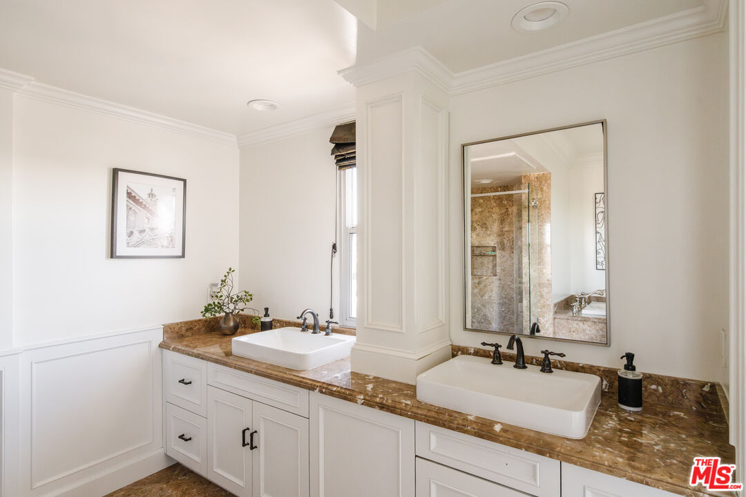 1100 Alta Loma Rd Unit: 1405