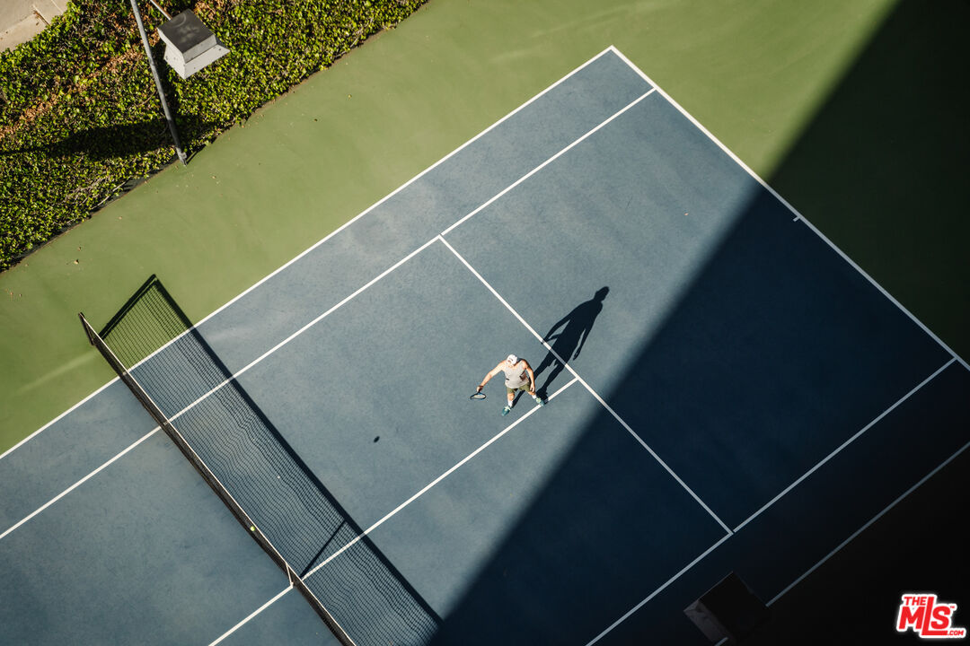 1100 Alta Loma Rd Unit: 1405