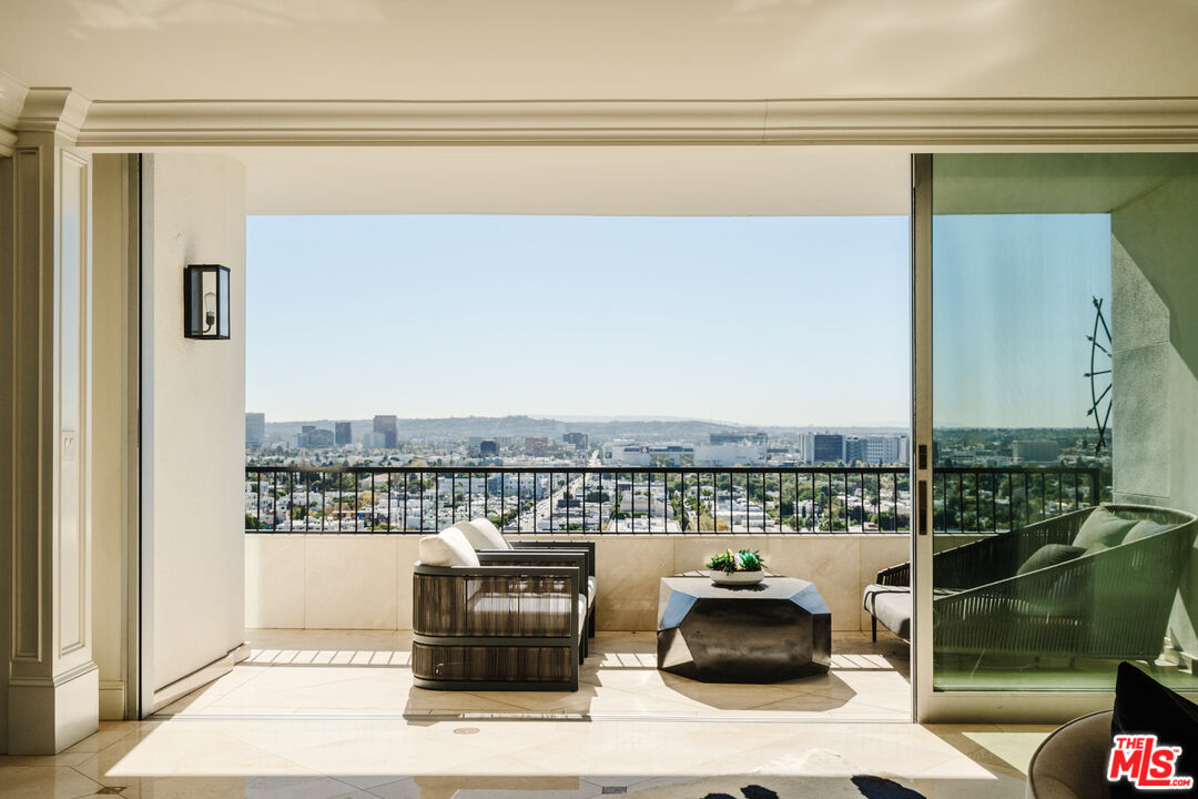 1100 Alta Loma Rd Unit: 1405