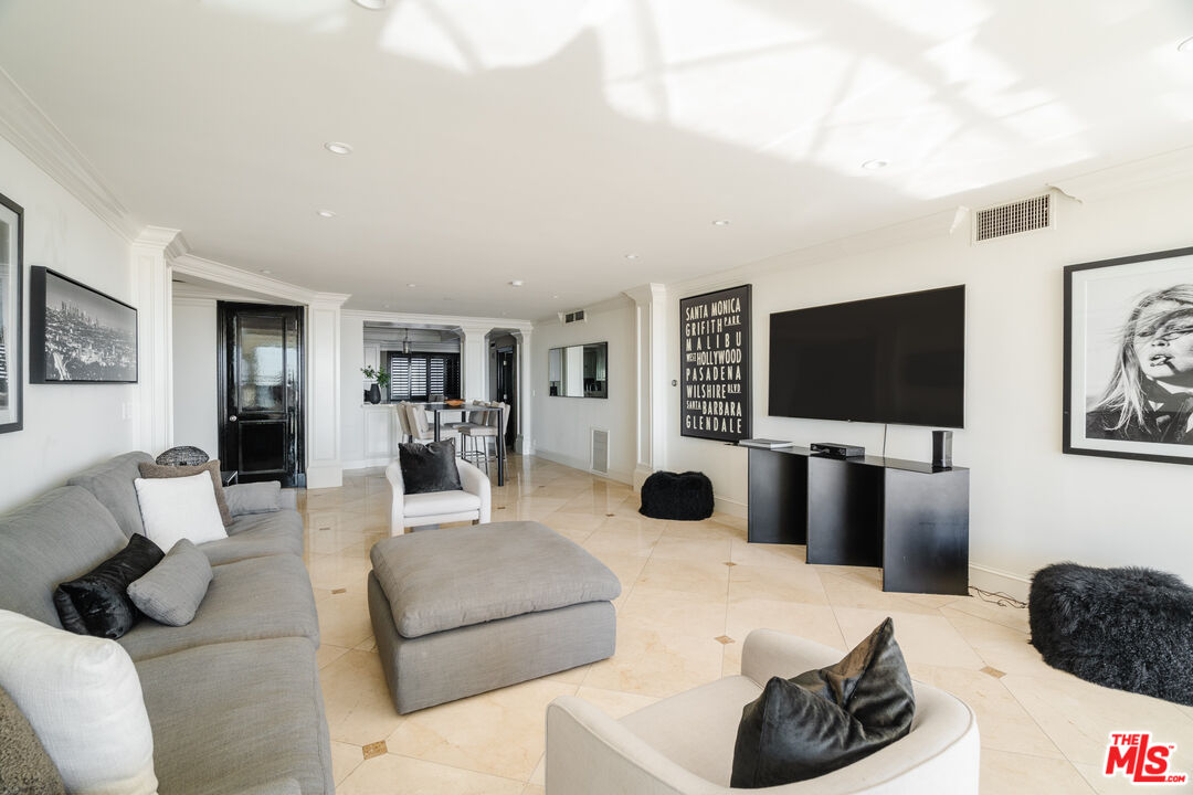 1100 Alta Loma Rd Unit: 1405