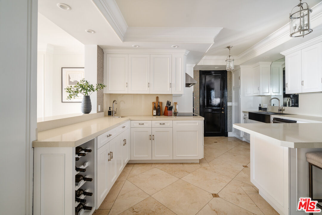 1100 Alta Loma Rd Unit: 1405