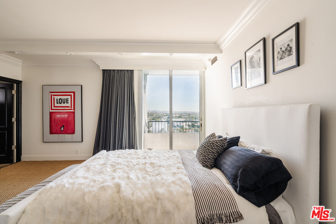 1100 Alta Loma Rd Unit: 1405