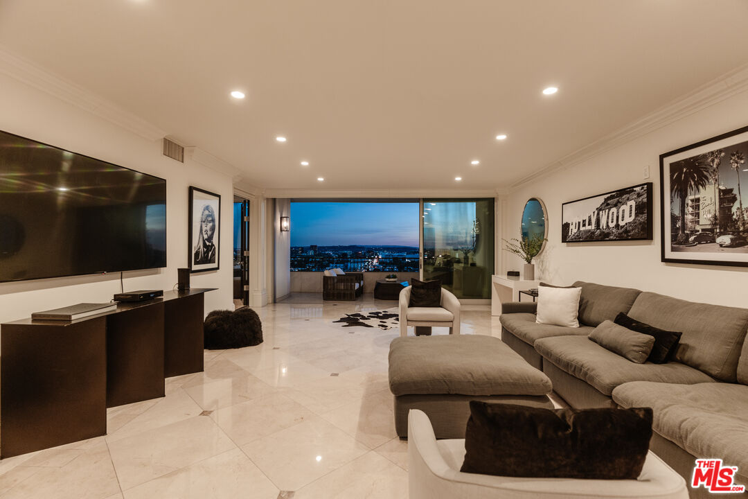 1100 Alta Loma Rd Unit: 1405