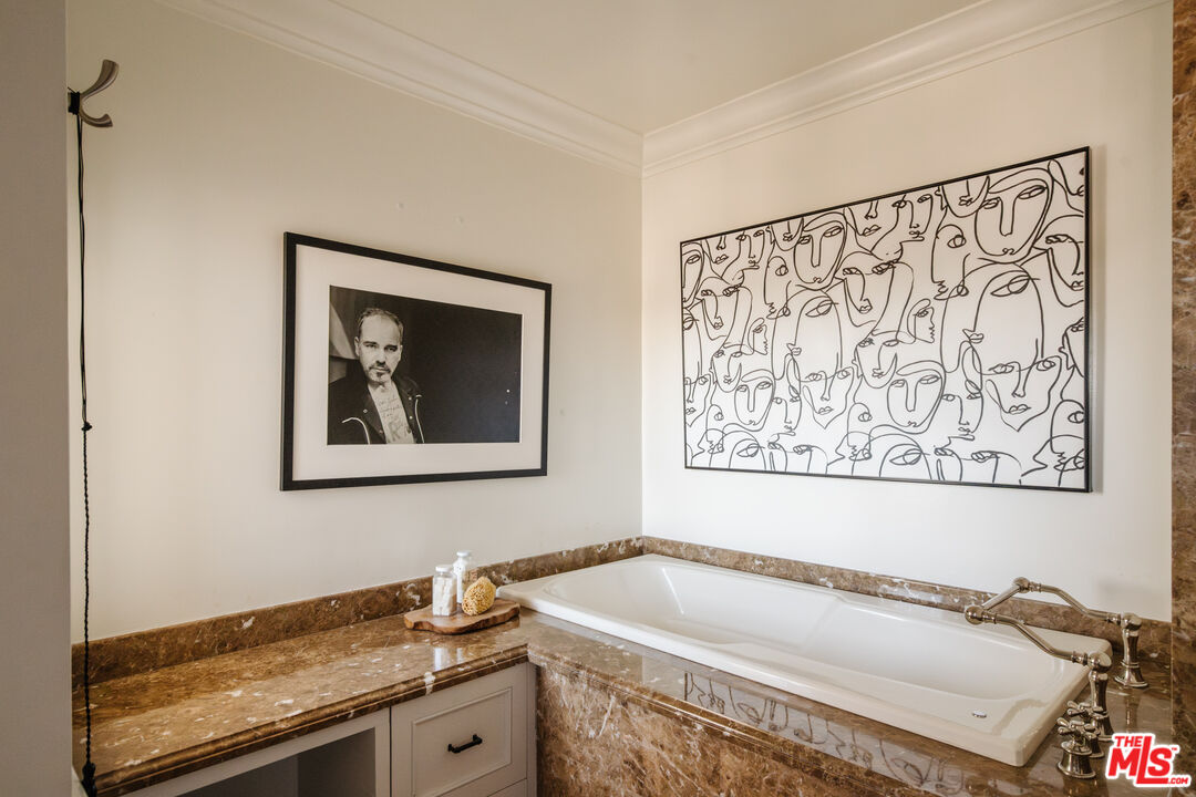 1100 Alta Loma Rd Unit: 1405