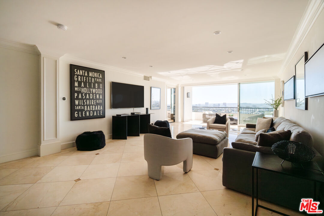 1100 Alta Loma Rd Unit: 1405