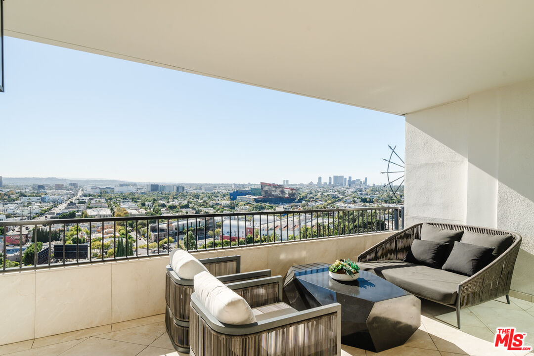 1100 Alta Loma Rd Unit: 1405