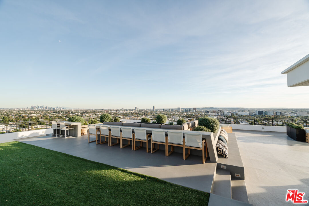 1100 Alta Loma Rd Unit: 1405