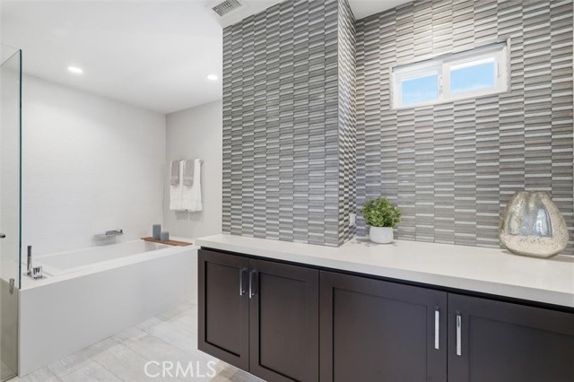 702 S Broadway Unit: A