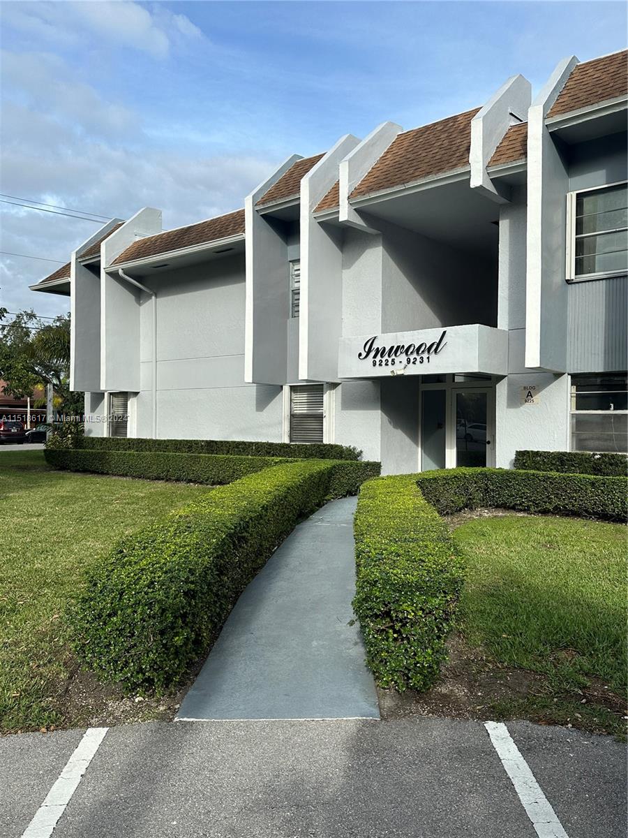 9227 SW 87th Ave Unit: B12