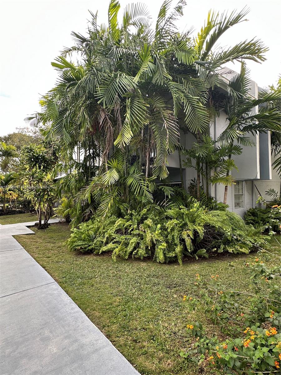 9227 SW 87th Ave Unit: B12