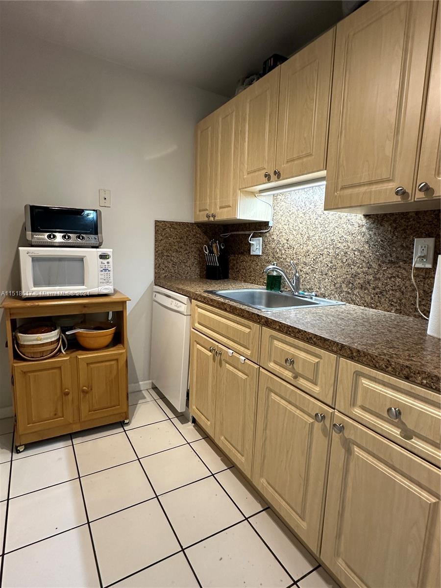 9227 SW 87th Ave Unit: B12