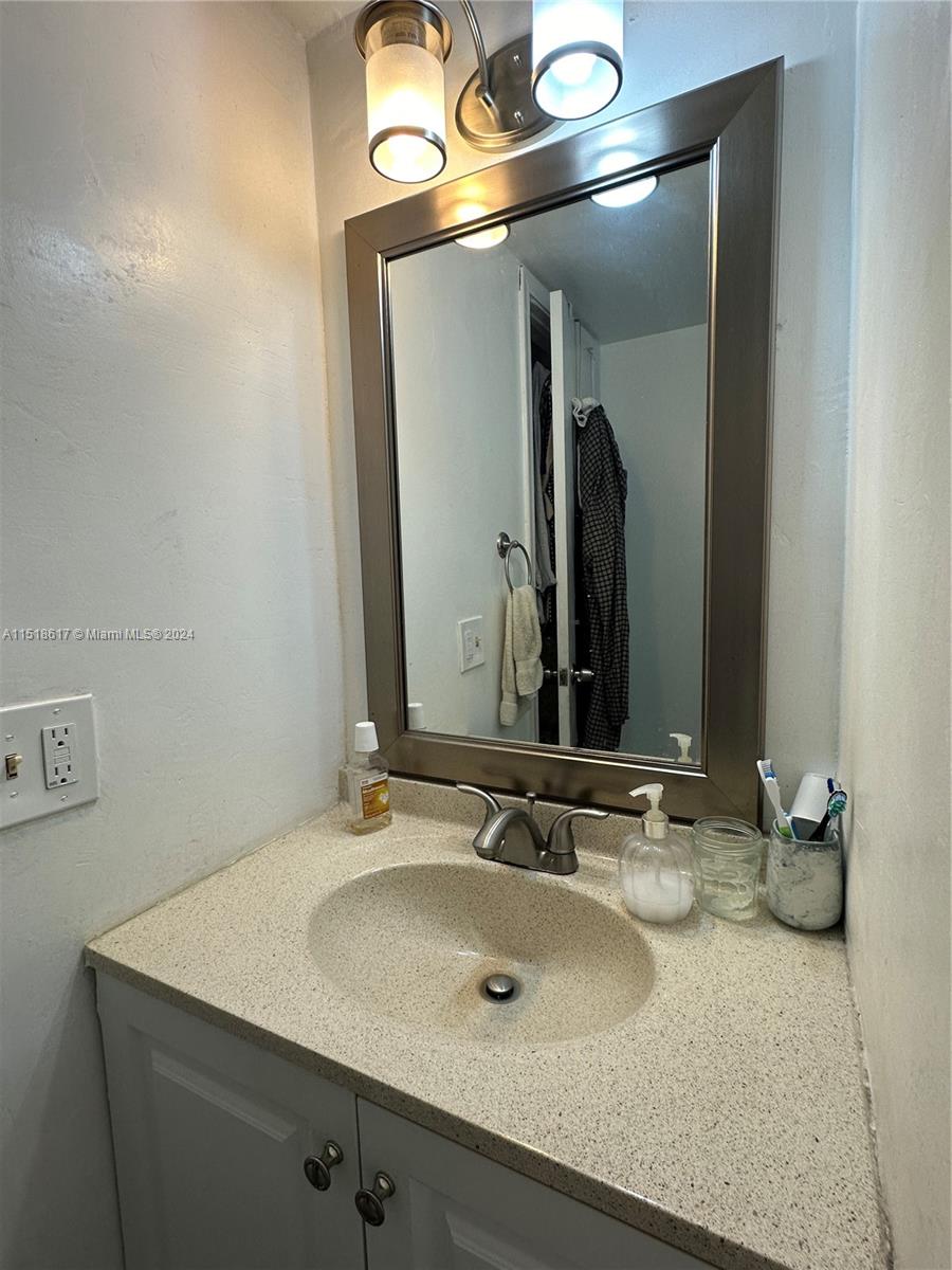 9227 SW 87th Ave Unit: B12